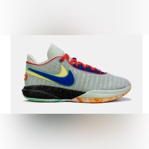 Mens nike LeBron James basketball shoe in 11.5